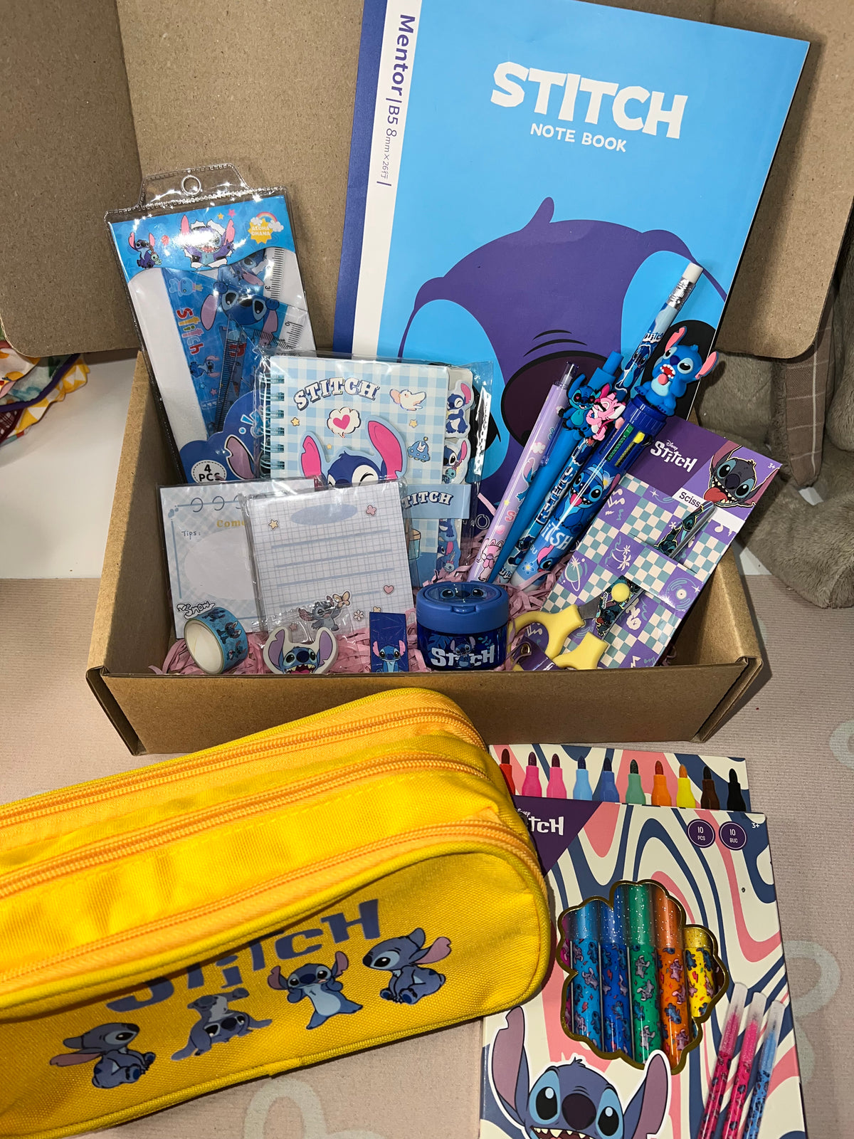 Cajita papelería Stitch con estuche premium
