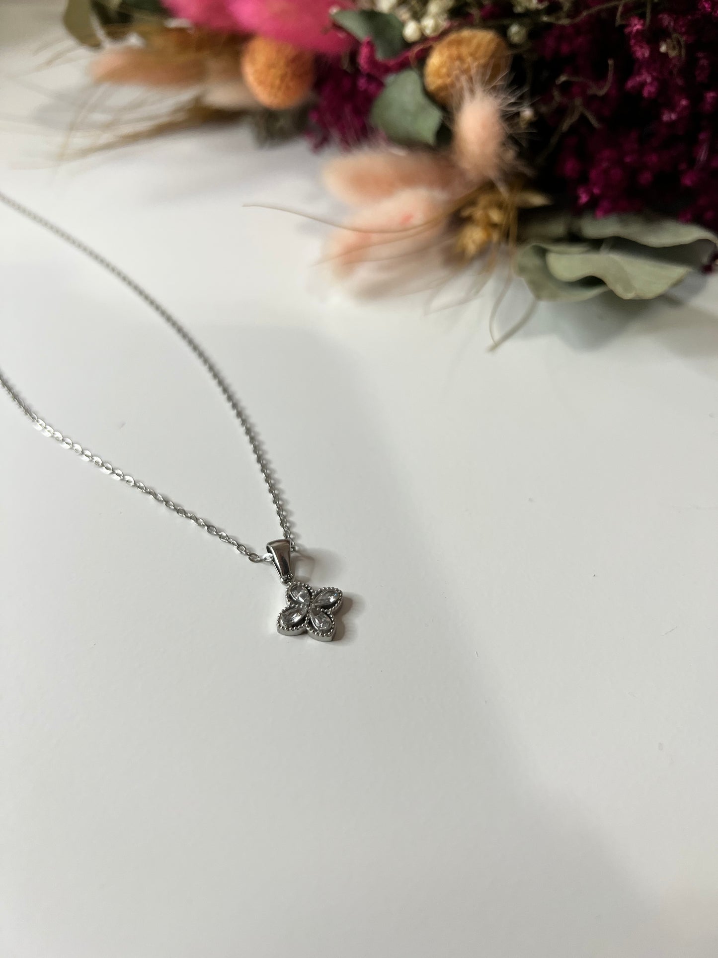 Collar trébol