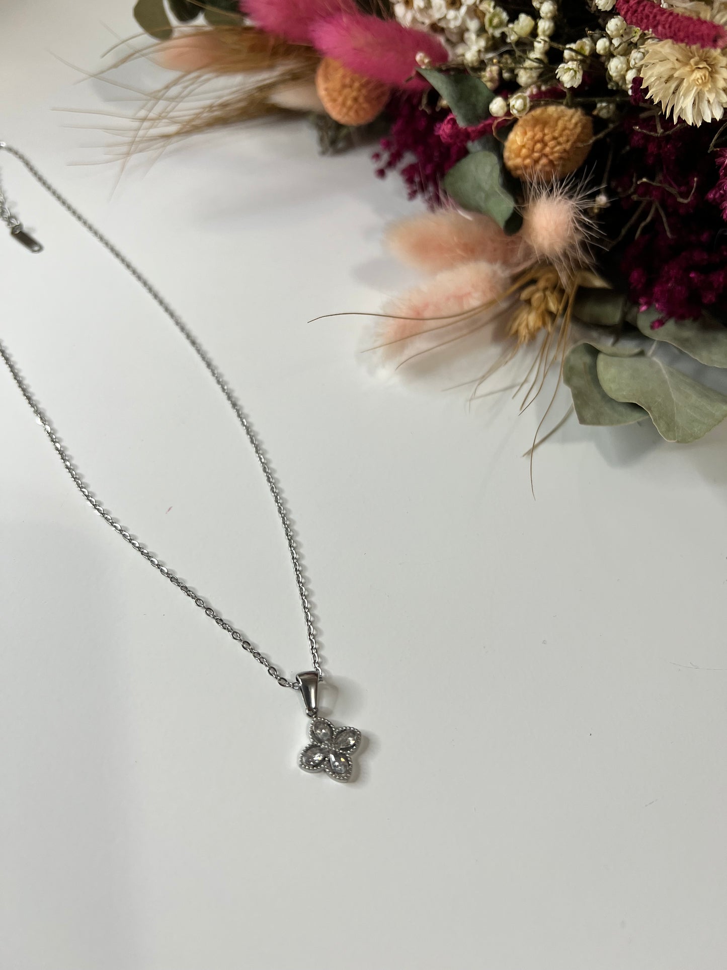 Collar trébol